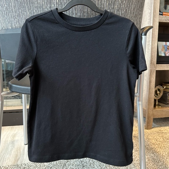 Old Navy t-shirt - Picture 1 of 3